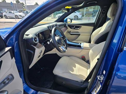 Used 2025 Mercedes-Benz GLC 350e 4MATIC image 22