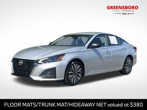 Used 2025 Nissan Altima 2.5 SV FWD image 1