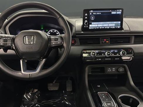 Used 2023 Honda Pilot Touring image 15