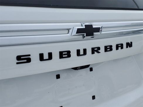 Used 2023 Chevrolet Suburban High Country image 39