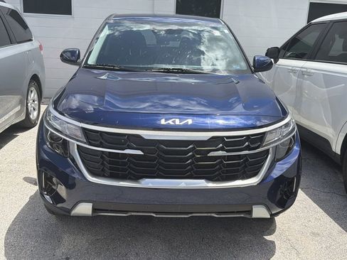 Certified 2025 Kia Seltos LX AWD/4WD image 2