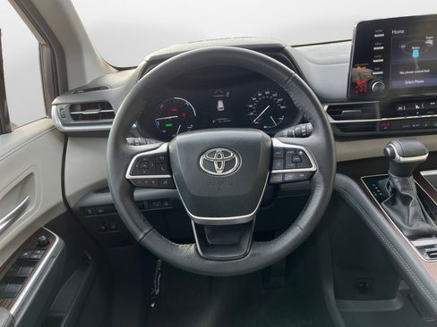 Certified 2024 Toyota Sienna XLE image 13