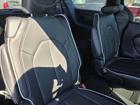 New 2026 Chrysler Pacifica Limited w/ S Appearance Package image 25