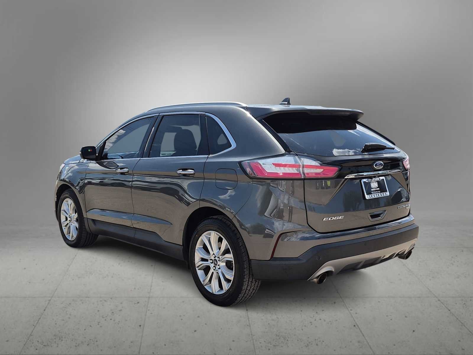 Used 2019 Ford Edge Titanium FWD image 6