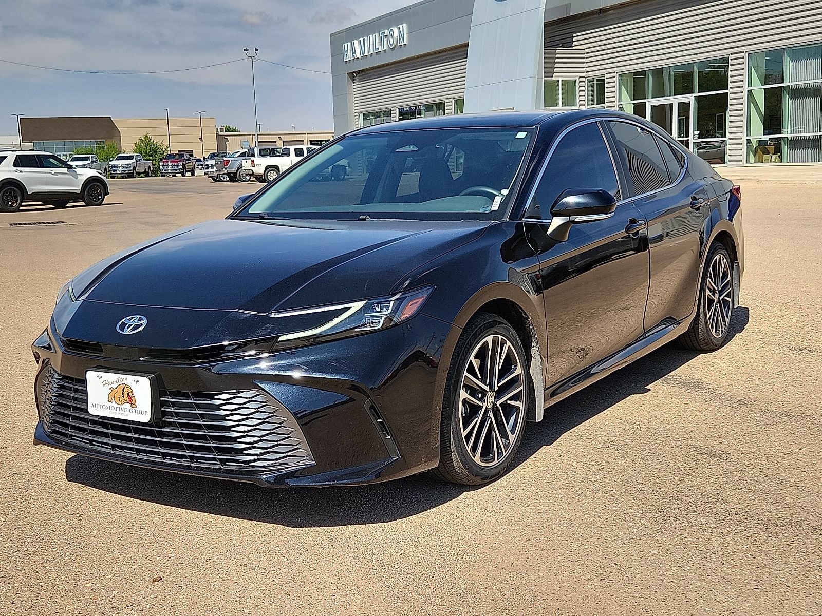 Used 2025 Toyota Camry XLE FWD image 1
