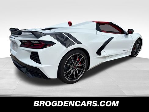 Used 2024 Chevrolet Corvette Stingray Premium Conv w/ Z51 Performance Package RWD image 3