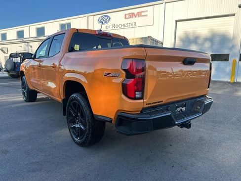 Used 2025 Chevrolet Colorado Z71 w/ Z71 Convenience Package 2 AWD/4WD image 3