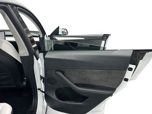 Certified 2023 Tesla Model Y Long Range AWD/4WD image 12