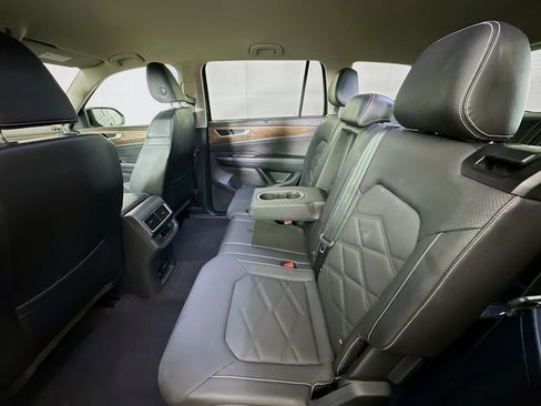 Used 2025 Volkswagen Atlas SE image 27