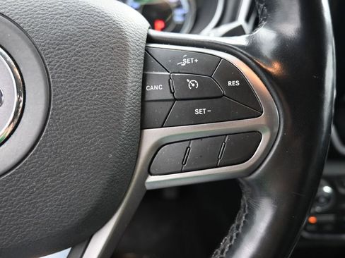 Used 2020 Jeep Cherokee Limited image 13