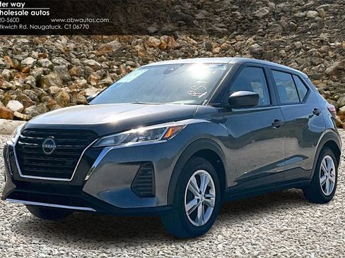 Used 2024 Nissan Kicks S image 1