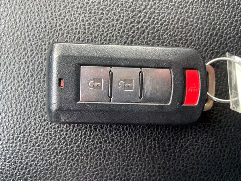 Used 2017 Mitsubishi Outlander SEL image 34