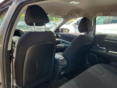Certified 2024 Hyundai Elantra SE FWD image 8
