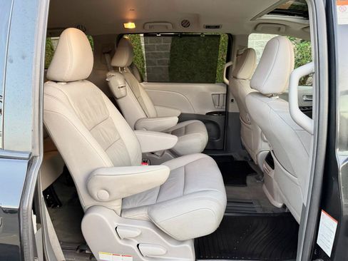 Used 2017 Toyota Sienna XLE w/ XLE Navigation Package FWD image 44