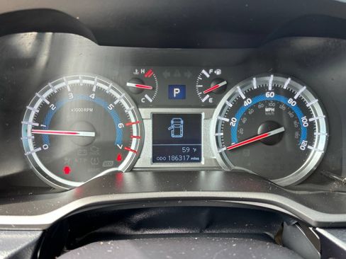 Used 2016 Toyota 4Runner SR5 AWD/4WD image 15