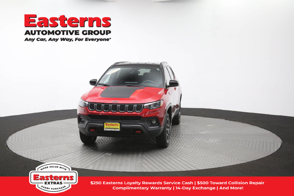 Used 2025 Jeep Compass Trailhawk AWD/4WD image 55