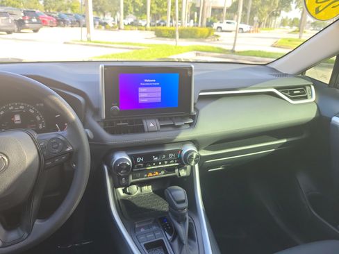 Used 2025 Toyota RAV4 XLE w/ Convenience Package FWD image 19