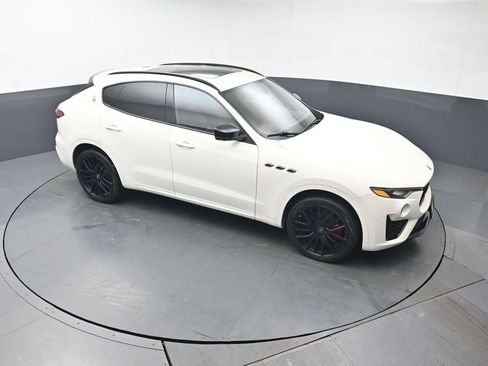 Used 2021 Maserati Levante AWD/4WD image 39