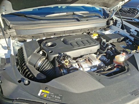 Used 2022 Jeep Cherokee Latitude Lux w/ Sun & Sound Group image 28