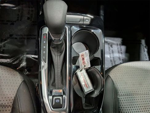 Used 2025 Chevrolet Trax LT w/ LT Convenience Package image 16