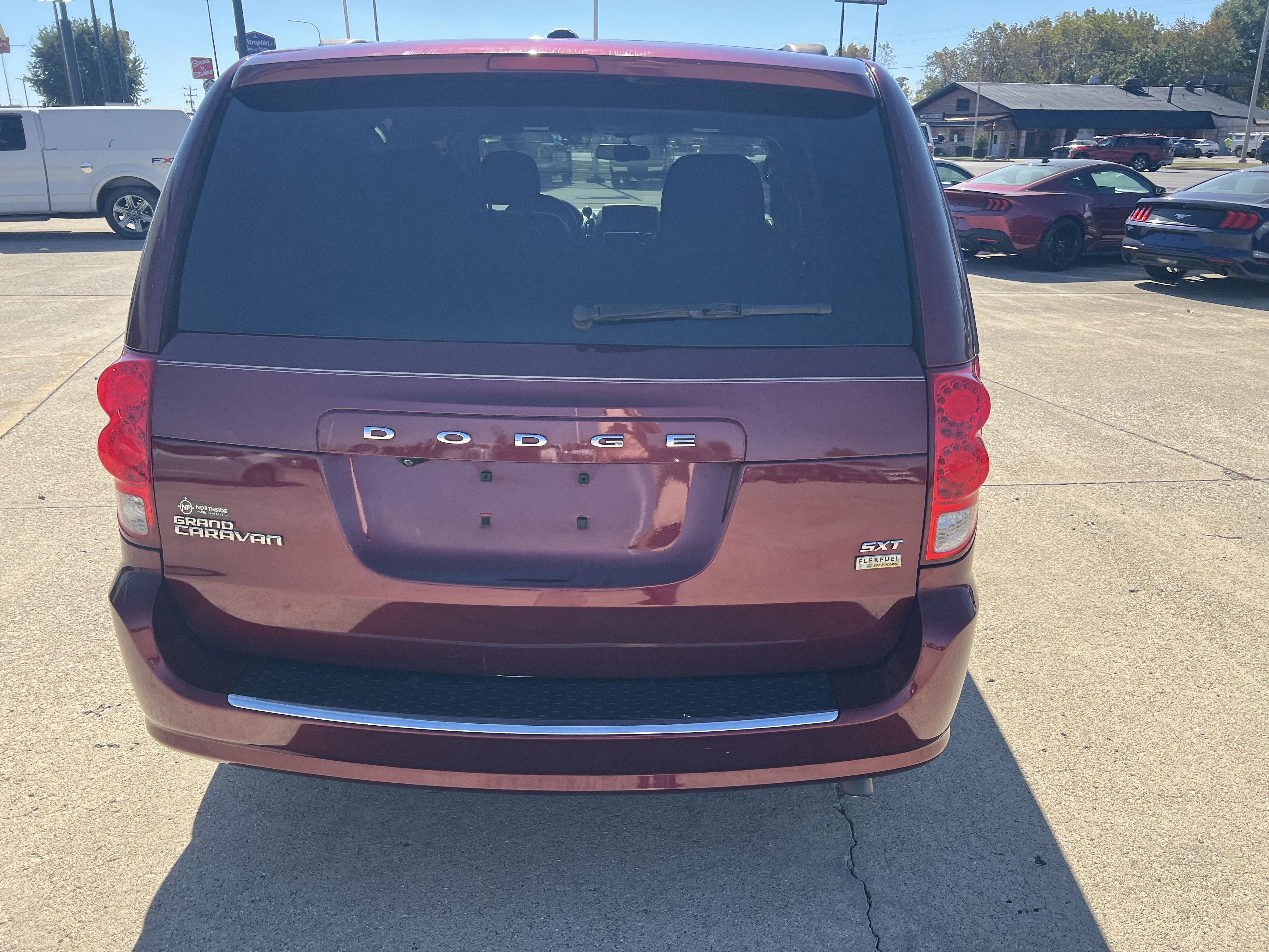 Used 2017 Dodge Grand Caravan SXT FWD image 5