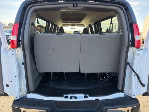 Used 2024 Chevrolet Express 3500 LS w/ Chrome Appearance Package image 18