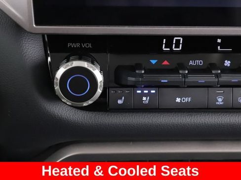 Used 2023 Toyota Tundra Limited AWD/4WD image 3
