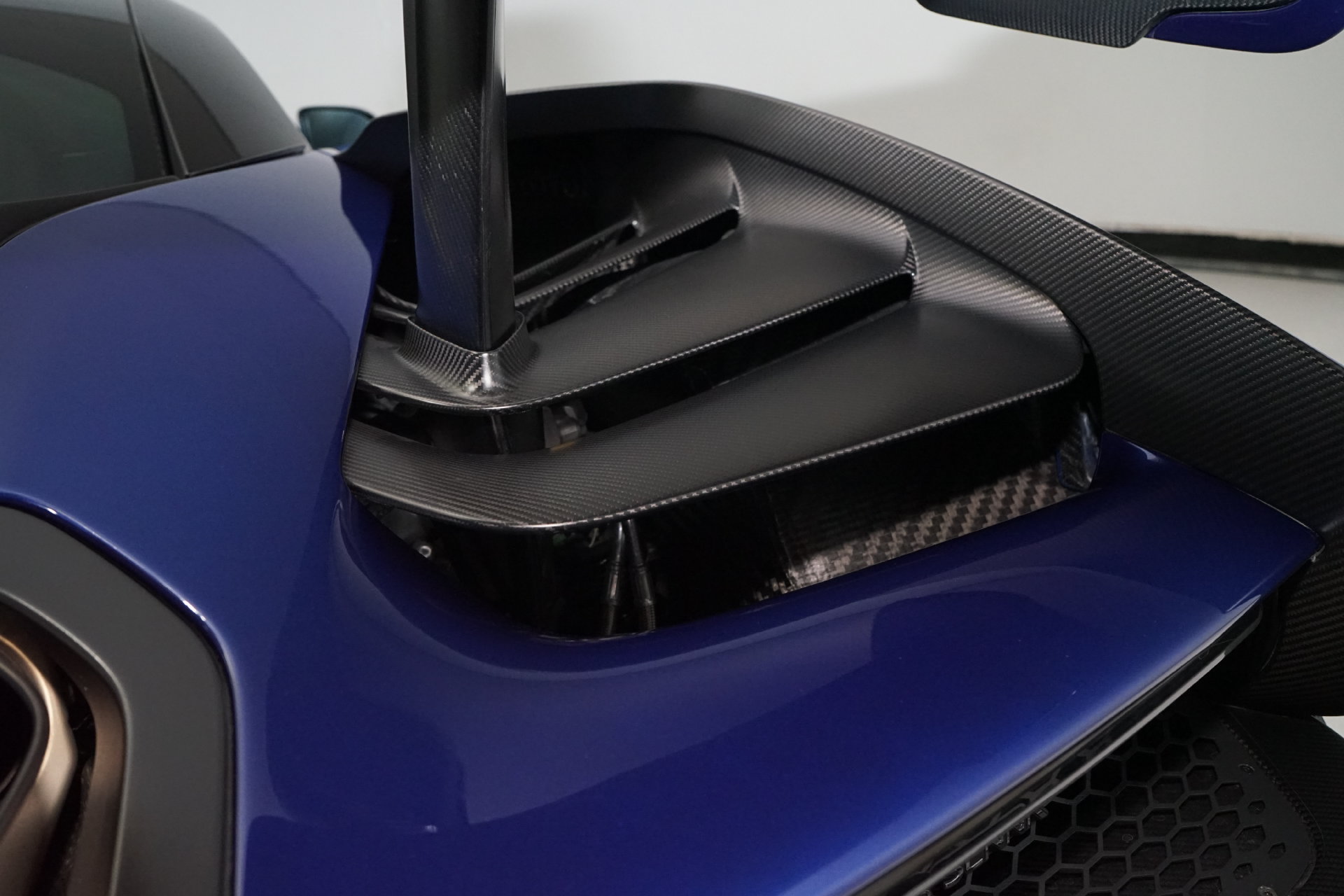 Used 2019 McLaren Senna RWD image 26