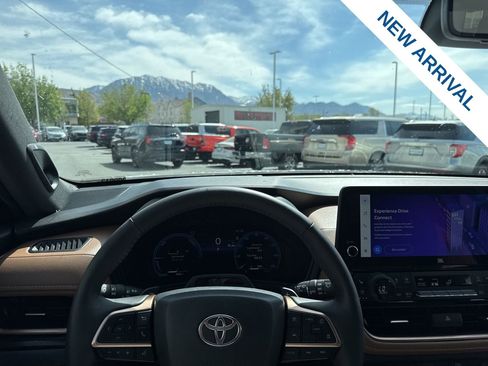 Used 2024 Toyota Grand Highlander AWD Hybrid image 22