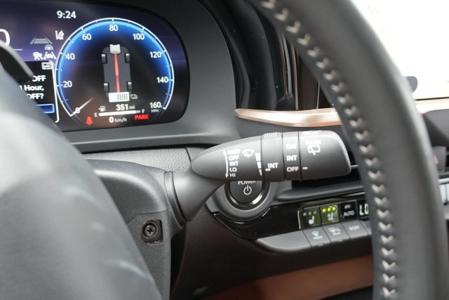 Used 2025 Toyota Crown Signia AWD/4WD image 31