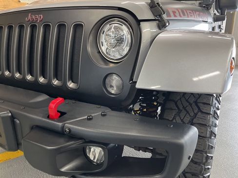 Used 2017 Jeep Wrangler Unlimited Rubicon image 9