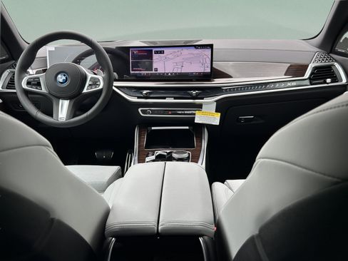 Used 2026 BMW X5 xDrive50e w/ M Sport Package AWD/4WD image 6