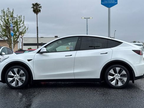 Used 2022 Tesla Model Y Long Range image 2