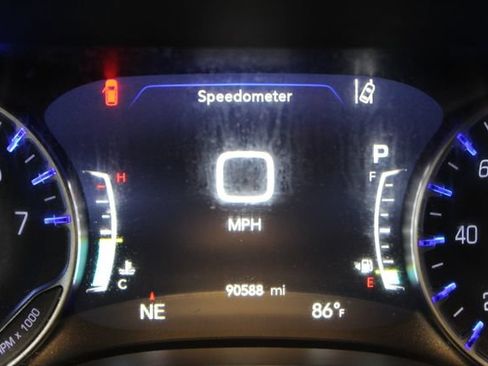 Used 2022 Chrysler Pacifica Touring-L FWD image 24