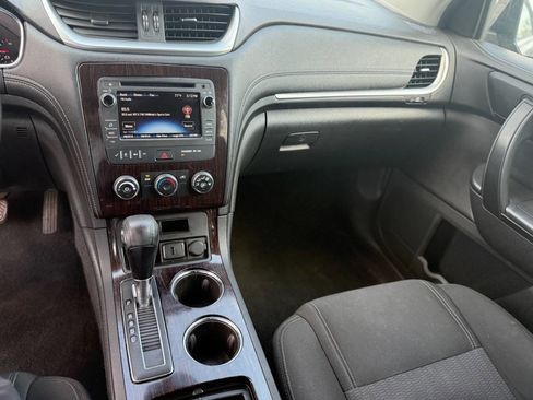 Used 2017 Chevrolet Traverse LT image 19