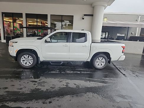 Used 2024 Nissan Frontier SV w/ SV Convenience Package image 2