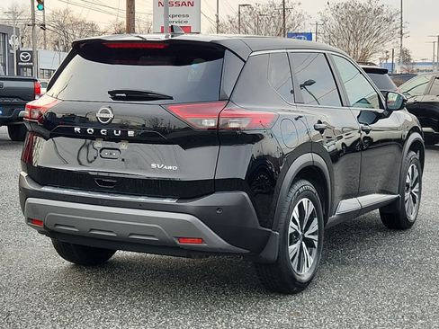 Used 2023 Nissan Rogue SV image 3