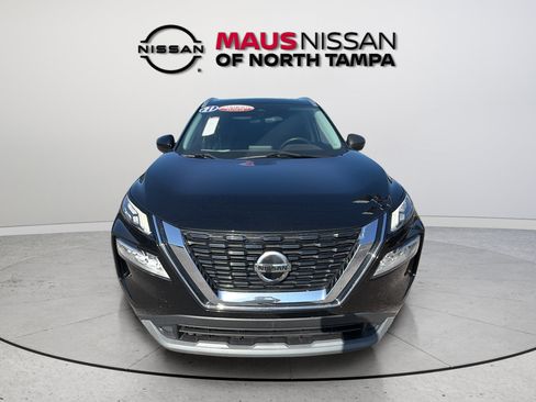 Used 2021 Nissan Rogue SV w/ Premium Package FWD image 4