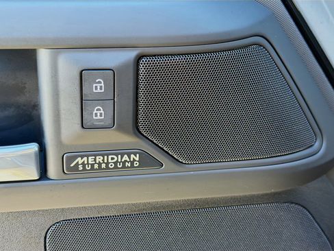 Certified 2025 Land Rover Defender 110 X-Dynamic SE AWD/4WD image 22