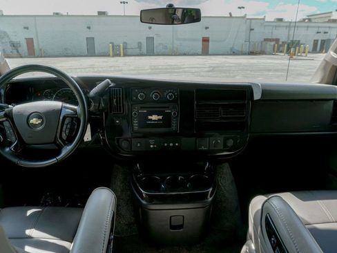 Used 2017 Chevrolet Express 2500 RWD image 10