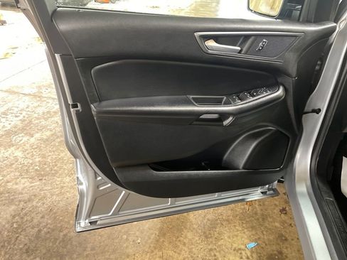Used 2022 Ford Edge SE w/ Black Appearance Package image 11
