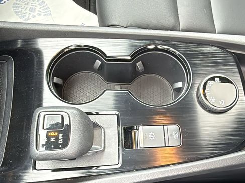 Certified 2022 Nissan Rogue SV w/ SV Premium Package image 17