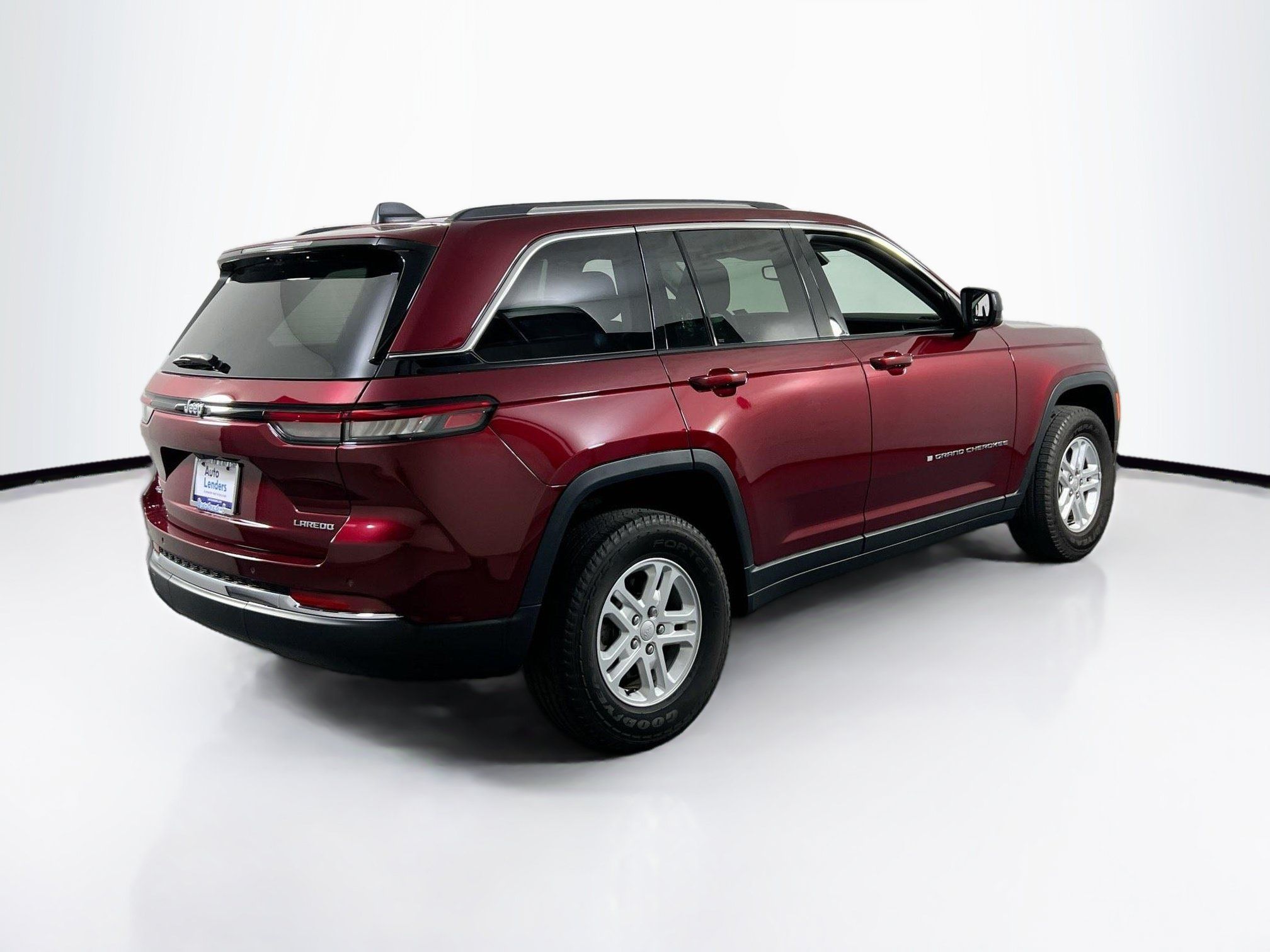 Used 2023 Jeep Grand Cherokee Laredo w/ Luxury Tech Group I AWD/4WD image 5