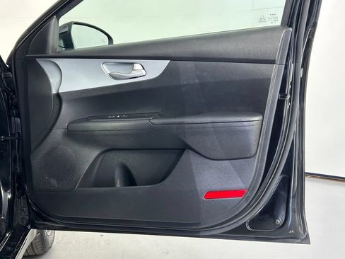 Used 2023 Kia Forte LXS w/ LXS Technology Package FWD image 9