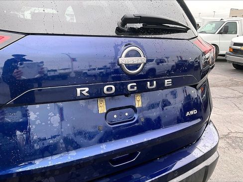 Used 2025 Nissan Rogue SV image 6