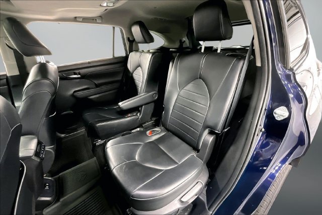 Used 2021 Toyota Highlander XLE AWD/4WD image 22