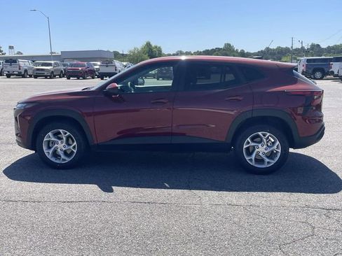 Used 2024 Chevrolet Trax LS w/ LS Convenience Package FWD image 7