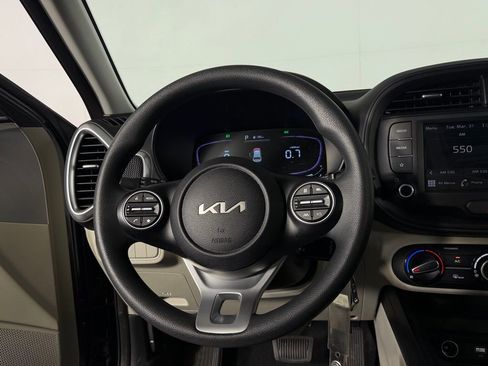 Used 2025 Kia Soul LX image 16