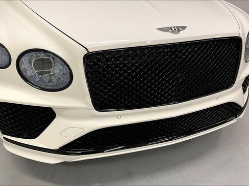 Used 2022 Bentley Bentayga AWD/4WD image 32