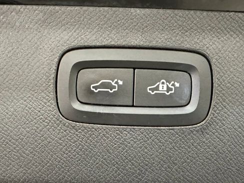 Used 2016 Volvo XC90 T6 Momentum w/ Momentum Plus Package image 34